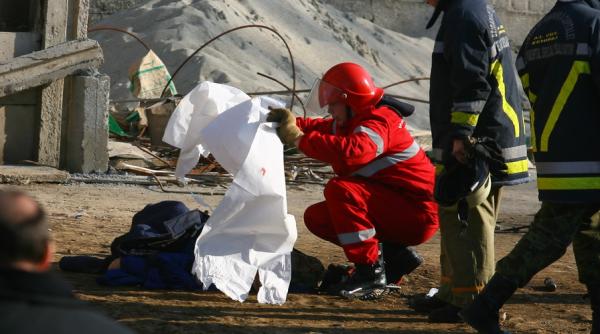 dolj un tanar a decedat in dupa ce a fost surprins sub un excavator la craiova