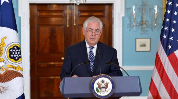 rex tillerson secretarul departamentului de stat al sua intr o vizita in romania