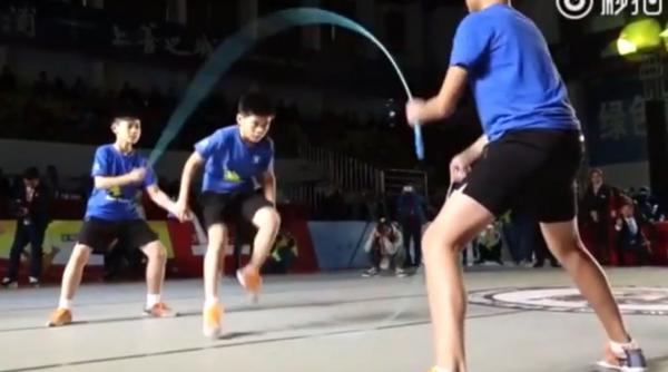 video un pusti de 11 ani campion mondial la sarit coarda 129 de sarituri in 30 de secunde