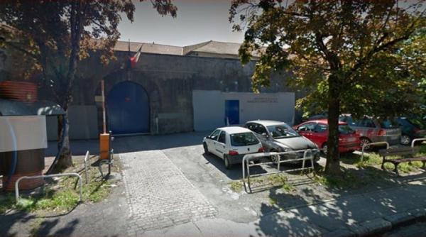 caz socant in franta un detinut roman e de negasit dupa ce a fost lasat in fata penitenciarului sa adune frunzele de pe jos
