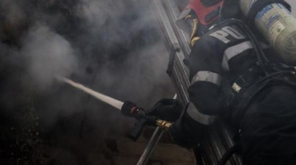 explozie urmata de incendiu violent la un bloc din constanta