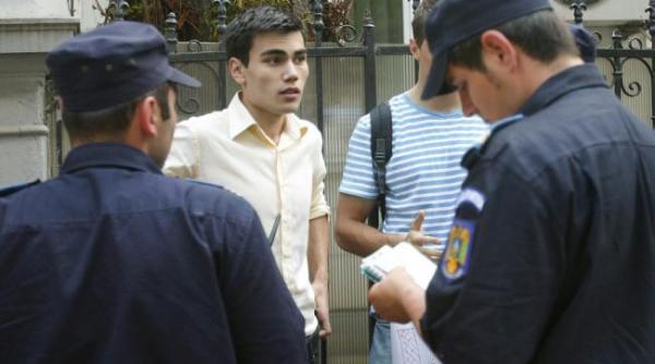 doua licee din deva cer interventia politiei locale din cauza absentelor elevilor