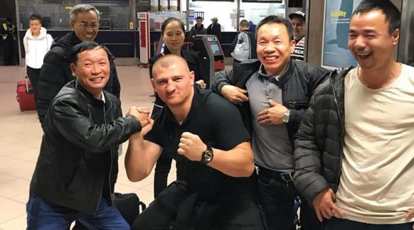 catalin morosanu si a pierdut pasaportul in drum spre vietnam