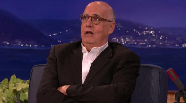 acuzat de hartuire sexuala actorul jeffrey tambor paraseste serialul transparent