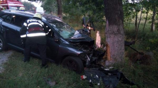 incident halucinant un tanar beat din botosani a intrat cu masina in cinci copaci pentru ca a uitat sa ridice piciorul de pe acceleratie