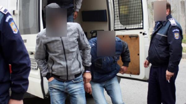 situatie incredibila trei adolescenti din vaslui au rapit o fata de 14 ani pentru a o viola insa baietii s au imbatat iar tanara a fugit