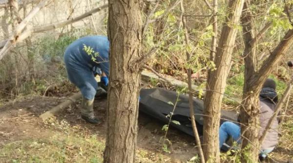un barbat spanzurat descoperit in parcul unei localitati brailene
