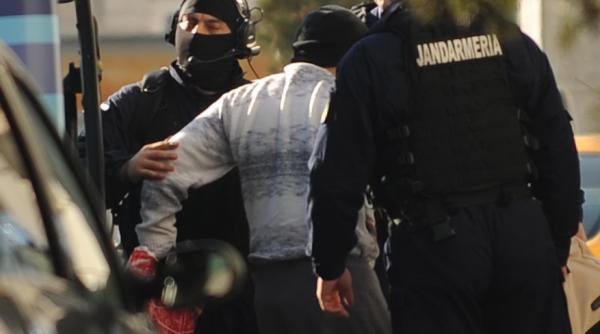politistii doljeni au tras mai multe focuri de arma pentru prinderea unui infractor