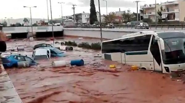 sfarsit tragic pentru un roman din grecia barbatul a fost gasit mort intr o masina distrusa complet de viitura