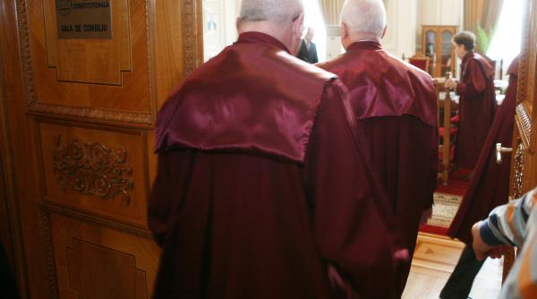 ccr spune ca dna poate cerceta legalitatea hotararilor de guvern