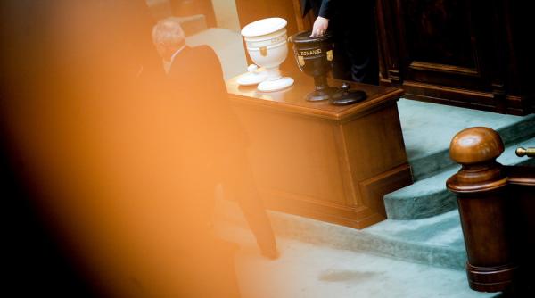 parlament a inceput votul pe motiunea de cenzura