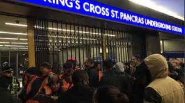 doua statii de metrou de la londra au fost evacuate in urma unui incident terorist