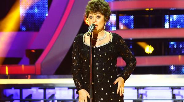 lady gaga stefan banica tom jones gina lollobrigida si tarkan canta la te cunosc de undeva