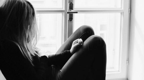 tragedie in dambovita o tanara de 17 ani s a sinucis in locuinta ei politistii au facut descoperire neasteptata