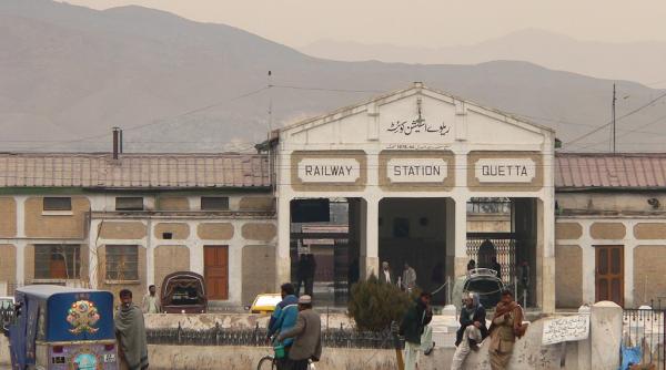 atentat sinucigas in pakistan soldat cu moartea a cel putin 4 persoane