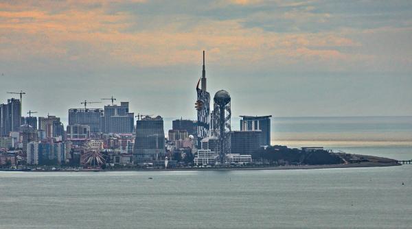 cel putin 12 morti si 10 raniti intr un incendiu la un hotel de lux din statiunea balneara gerogiana batumi