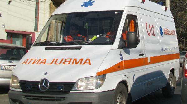 harghita un mort si sapte raniti dupa ce o autoutilitara s a izbit de un copac