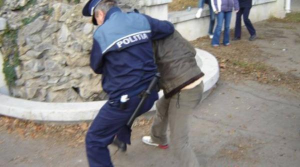 incident grav in capitala un politist aflat in timpul liber l a oprit in ultima secunda pe un barbat care injunghiase de mai multe ori o femeie intentionand s o omoare