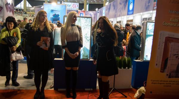 cartile coboara de pe internet ioana lee si stelian tanase