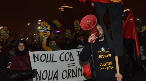 protest in piata victoriei peste 1 500 de manifestanti s au strans in fata guvernului