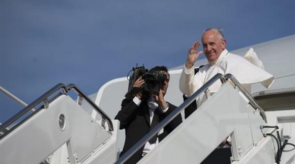 papa francisc a ajuns in myanmar