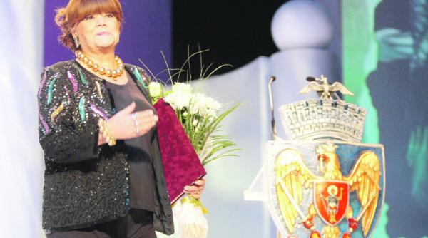 actrita cristina stamate plansa de lumea teatrului