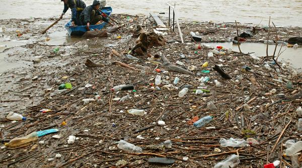 de ce se ineaca romania in gunoaie