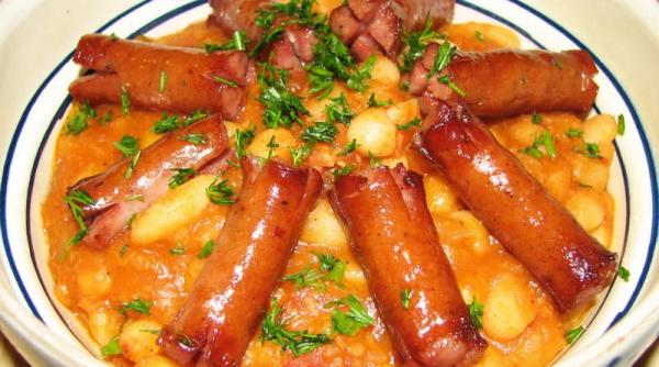 degustare de lichiu cu varza si ceapa si iahnie de fasole cu carnati la muzeul astra din sibiu