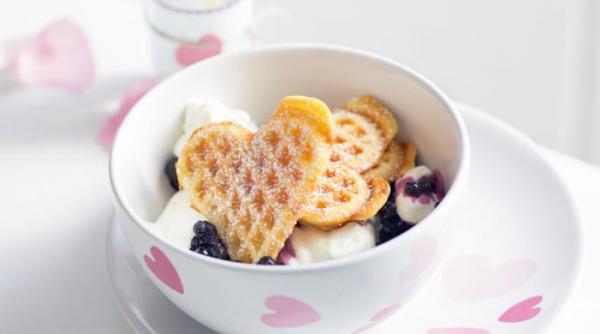 reteta zilei vafe cu afine si frisca