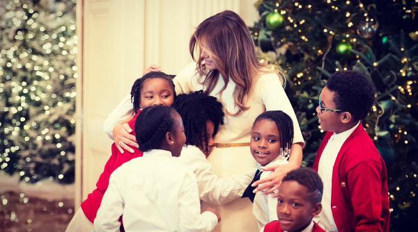 video internetul a explodat dupa ce a fost publicat filmuletul cu decoratiunile de craciun de la casa alba