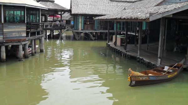 inundatiile din thailanda au provocat moartea a 5 persoane