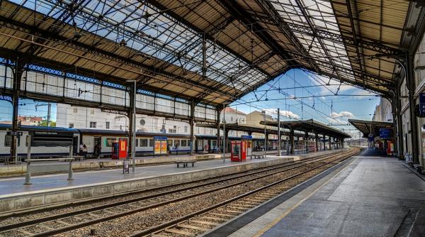 ue aloca 12 milioane euro pentru bilete gratuite destinate tinerilor de 18 ani care viziteaza europa