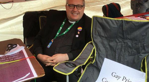 motivul pentru care un preot scotian se roaga ca printul george sa fie homosexual