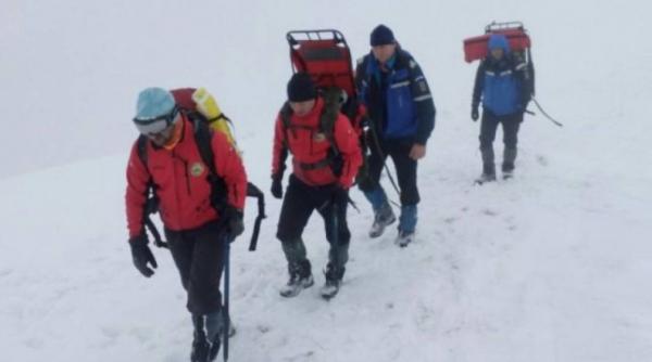 turistul surprins de avalansa din parang a fost gasit decedat