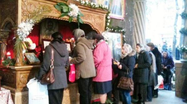 braila moastele sfantului nicolae aduse spre inchinare de ziua patronului spiritual al municipiului