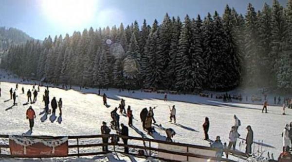 statiunile turistice din poiana brasov au fost asaltate de turisti in minivacanta de 1 decembrie