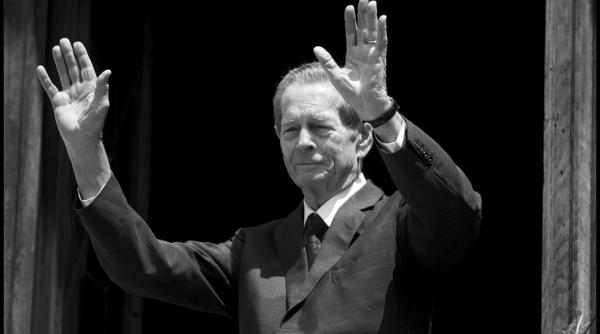 guvernul va aproba miercuri o hg privind stabilirea a 3 zile de doliu national pentru decesul regelui mihai