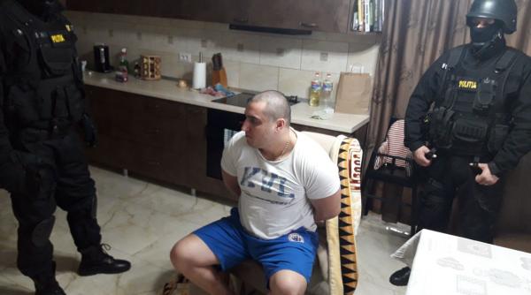 politist din trupele speciale ranit grav in misiune barbatul a fost taiat cu o sabie si este in coma agresorul a fost retinut