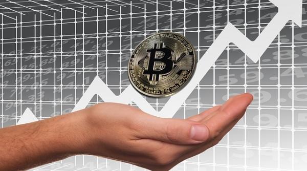 bitcoin a sarit pragul psihologic de 12 000 de dolari