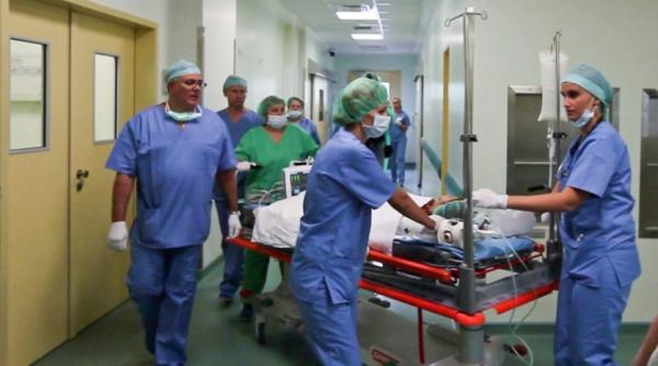 situatie incredibila un bebelus este in stare grava la spital dupa ce parintii i au dat sa bea o substanta pentru curatat geamuri in loc de apa