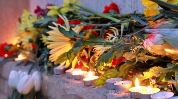 zeci de persoane i au adus un ultim omagiu regelui mihai la palatul regal