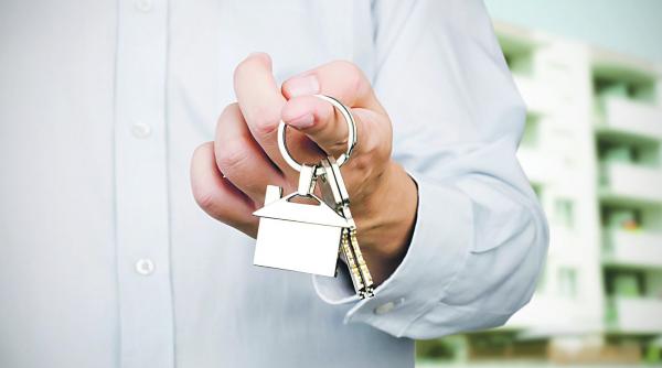 doar 8 000 de datornici si au dus cheile bancilor