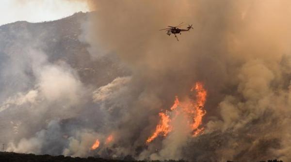 evacuari in masa in bel air cartierul miliardarilor din los angeles amenintat de flacari