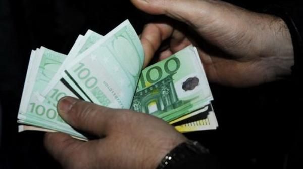 cadru didactic prins in timp ce primea 400 de euro pentru a transfera un elev