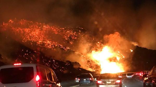 california in flacari mii de oameni fug din calea focului