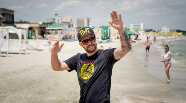 speak de la hollywood la grajdurile cu vaci din vama veche eu din cauza lui nea marin albesc