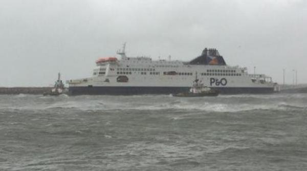 un feribot cu 300 de pasageri a esuat la calais din cauza vremii nefavorabile