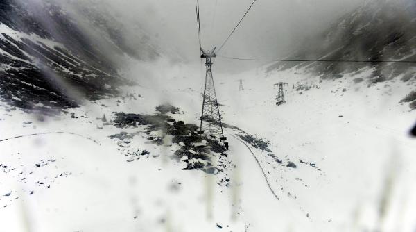 video live ninge abundent la balea lac unde zapada a ajuns la 1 metru