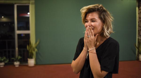 petrecere surpriza in asia pentru ziua ginei pistol