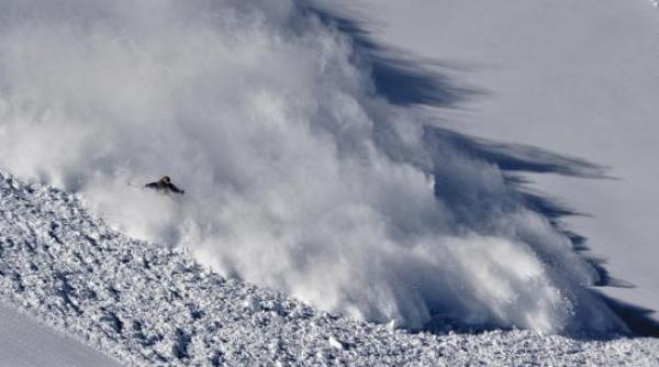 alerta in arges risc mare de avalansa in fagaras stratul de zapada are peste un metru grosime